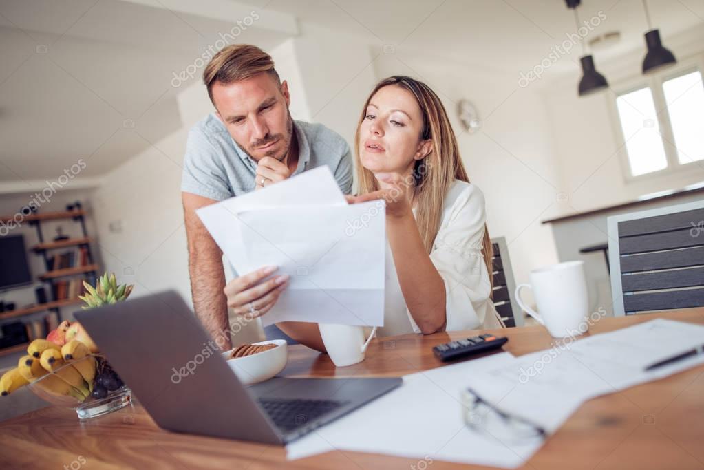 Privatpersonen – Unterlagen zu Hause sortieren