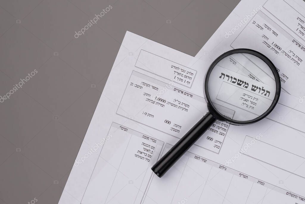 Lohnbuchhaltung – Lohnabrechnungen auf dem Tisch